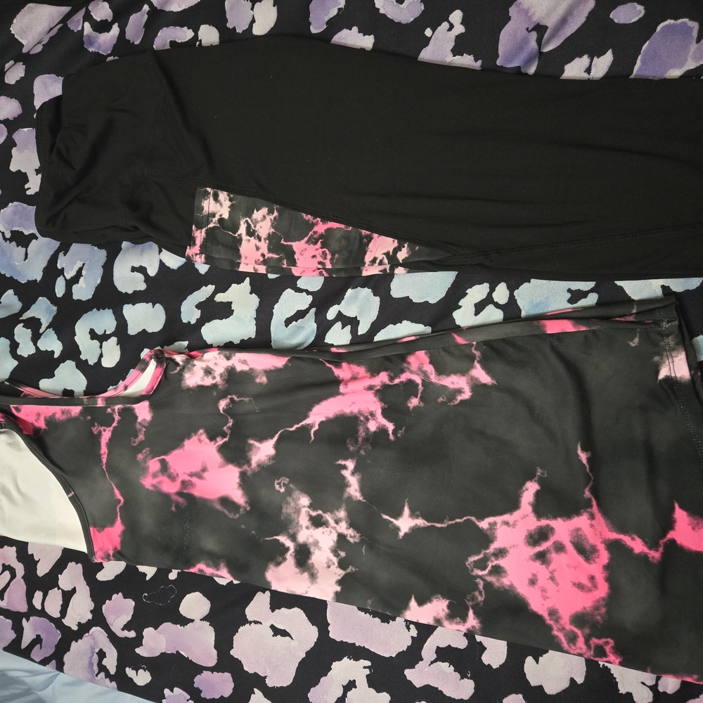 Black and Pink Tie-Dye Capris Leggings And Matching Sleevess Tunic Top